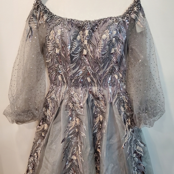 Size 6 gray short & off shoulder dress - Picture 2 of 9